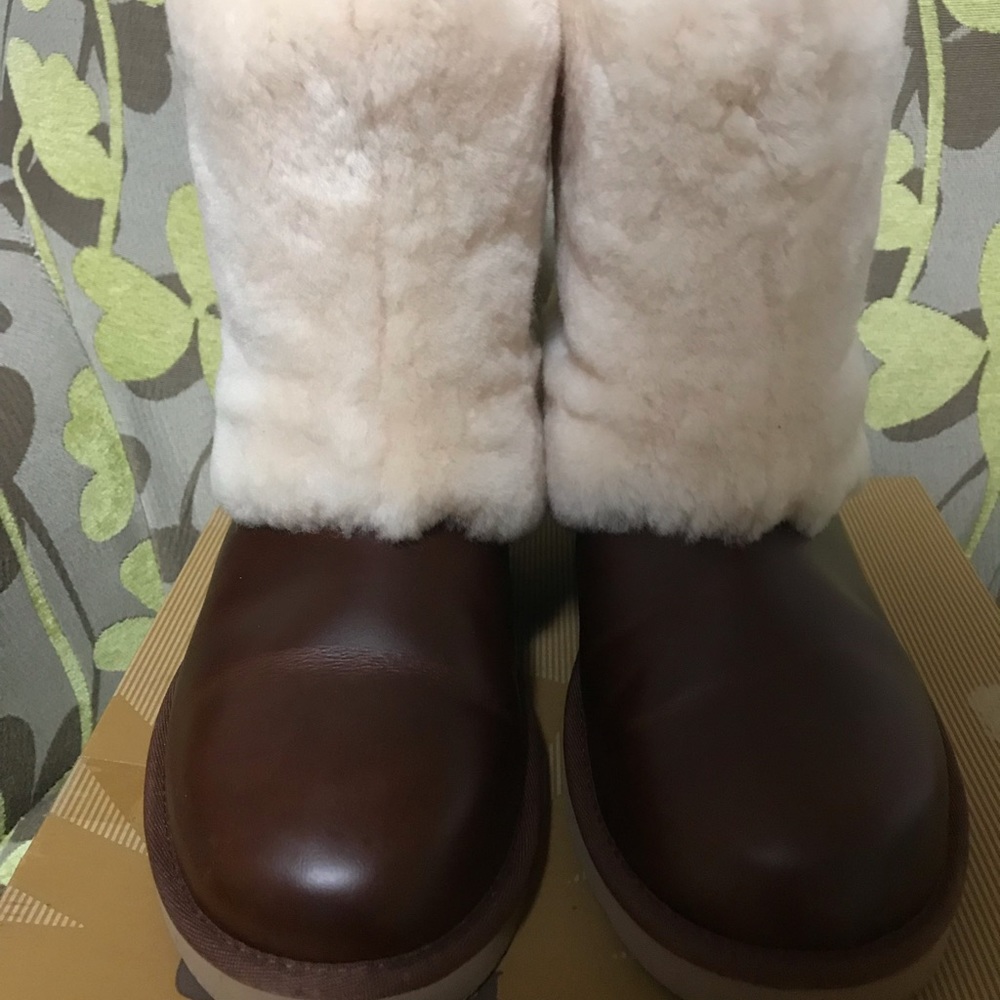 UGG W Pattern Leather Boots